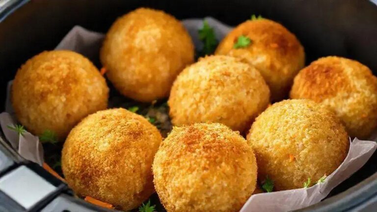bolinho de arroz empanado